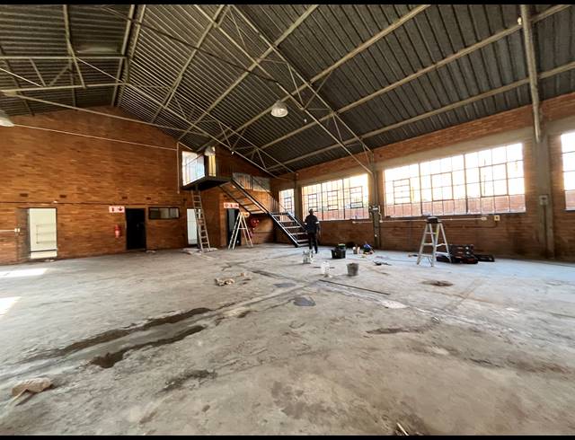 619M² WAREHOUSE TO LET IN EASTLEIGH